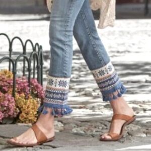 DRIFTWOOD Scandia Colette Medium Wash Jeans Embroidered Hem Fringe Boho Size 31